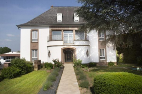 VILLA 50 personnes avec piscine et terrain de tennis et Basket